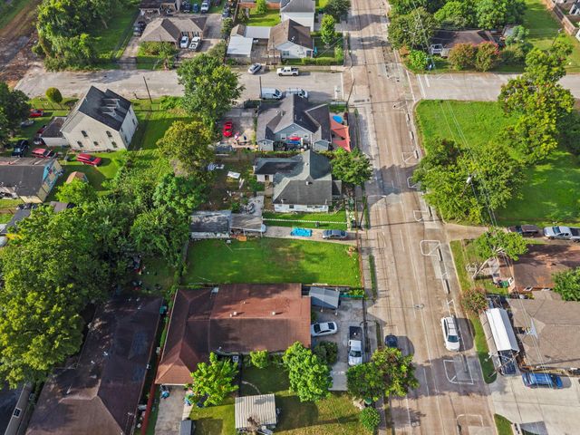 5604 Elysian Street, Houston, TX 77009