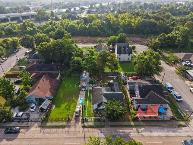 5604 Elysian Street, Houston, TX 77009