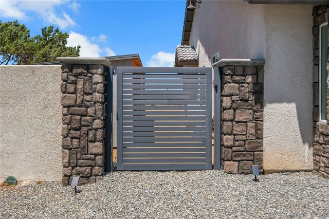 6694 Paw Paw, Hesperia, CA 92345