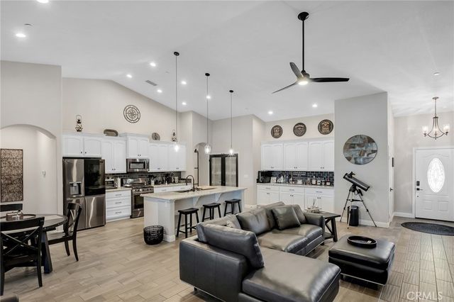 6694 Paw Paw, Hesperia, CA 92345
