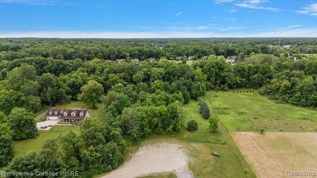 22150 Donnas Drive Street, South Lyon, MI 48178