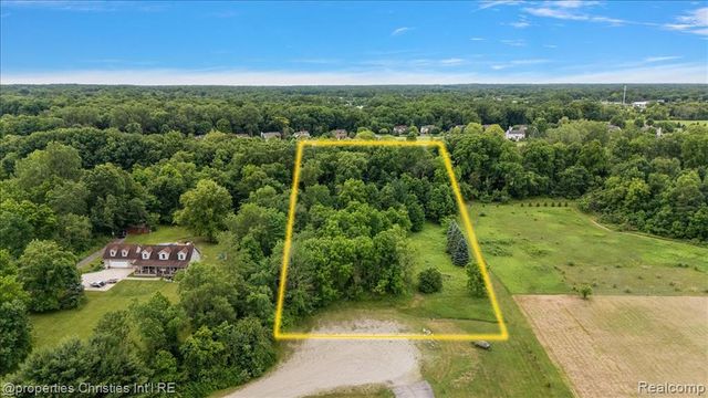22150 Donnas Drive Street, South Lyon, MI 48178