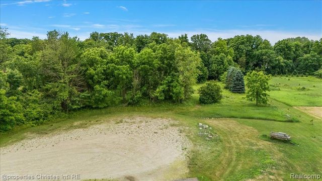 22150 Donnas Drive Street, South Lyon, MI 48178