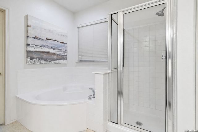 21627 Iron Ridge Ct, San Antonio, TX 78258