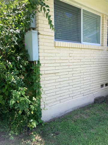 815 N Joe Wilson Road, Cedar Hill, TX 75104