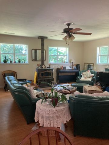 815 N Joe Wilson Road, Cedar Hill, TX 75104