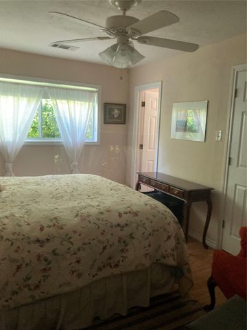 815 N Joe Wilson Road, Cedar Hill, TX 75104