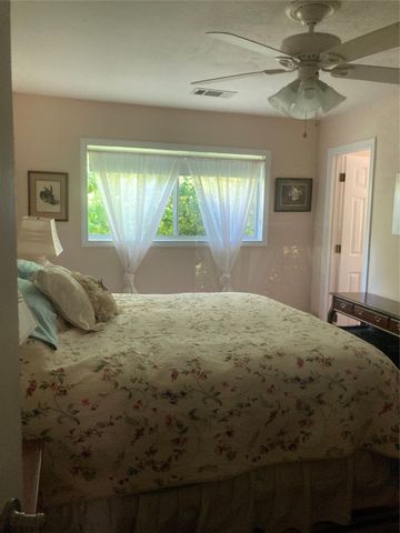 815 N Joe Wilson Road, Cedar Hill, TX 75104