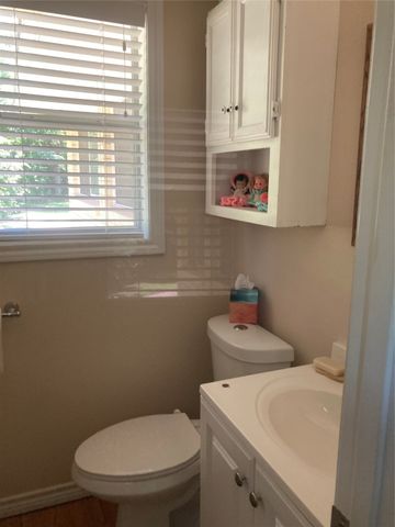 815 N Joe Wilson Road, Cedar Hill, TX 75104