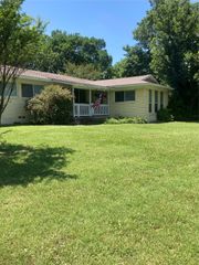 815 N Joe Wilson Road, Cedar Hill, TX 75104