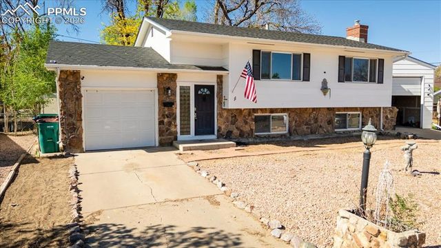 11 MacGregor Road, Pueblo, CO 81001