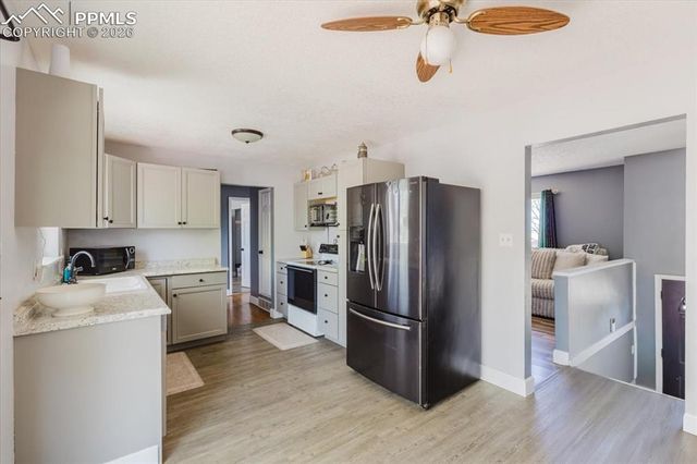 11 MacGregor Road, Pueblo, CO 81001