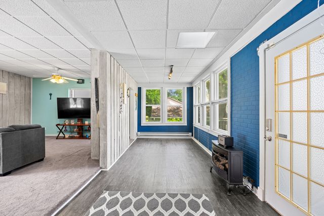 434 Lake Avenue, Woodstock, IL 60098