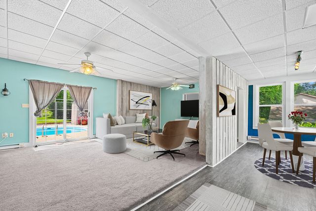 434 Lake Avenue, Woodstock, IL 60098