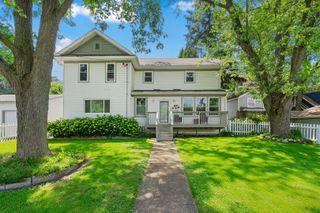 434 Lake Avenue, Woodstock, IL 60098