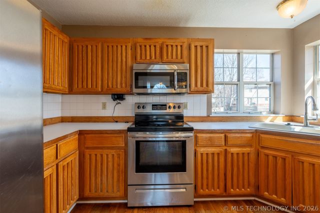 18641 Woodbriar Lane, Catoosa, OK 74015