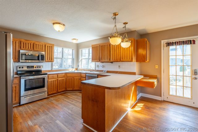 18641 Woodbriar Lane, Catoosa, OK 74015