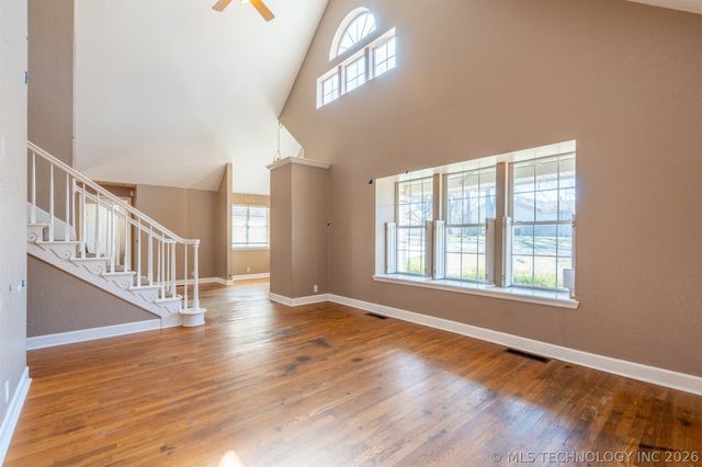 18641 Woodbriar Lane, Catoosa, OK 74015