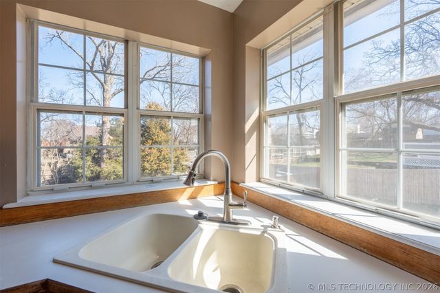 18641 Woodbriar Lane, Catoosa, OK 74015