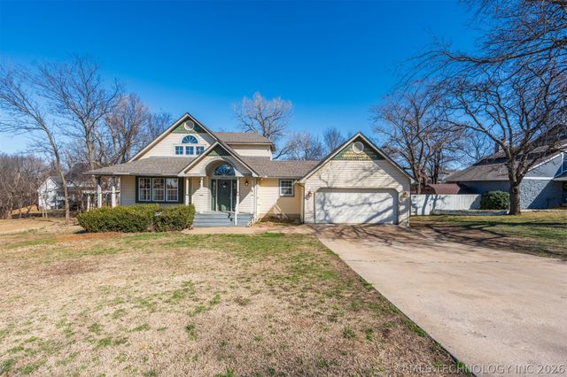18641 Woodbriar Lane, Catoosa, OK 74015