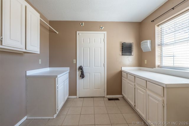 18641 Woodbriar Lane, Catoosa, OK 74015