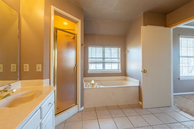 18641 Woodbriar Lane, Catoosa, OK 74015