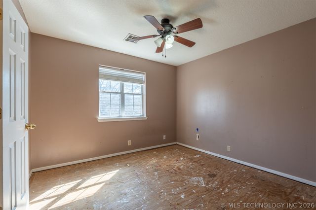 18641 Woodbriar Lane, Catoosa, OK 74015