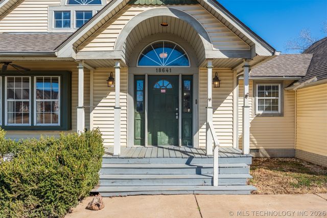 18641 Woodbriar Lane, Catoosa, OK 74015