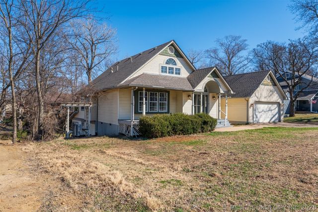 18641 Woodbriar Lane, Catoosa, OK 74015