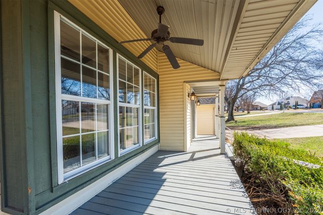 18641 Woodbriar Lane, Catoosa, OK 74015