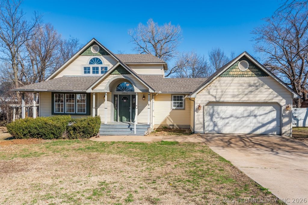 18641 Woodbriar Lane, Catoosa, OK 74015