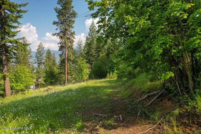 661 Midas Dr, Sagle, ID 83860