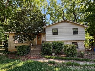 1129 Mclaughlin Drive, Charlotte, NC 28212