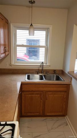 195 W Strathmore Avenue, Pontiac, MI 48340