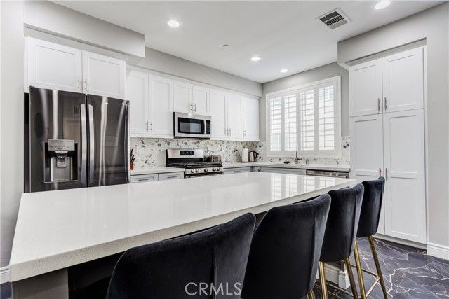 625 Savi Drive 102, Corona, CA 92878