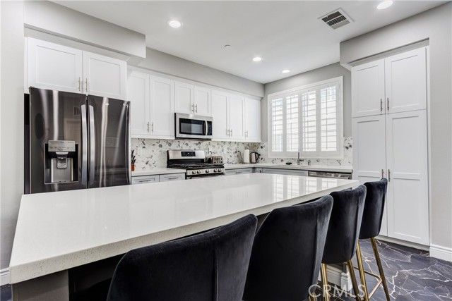 625 Savi Drive 102, Corona, CA 92878