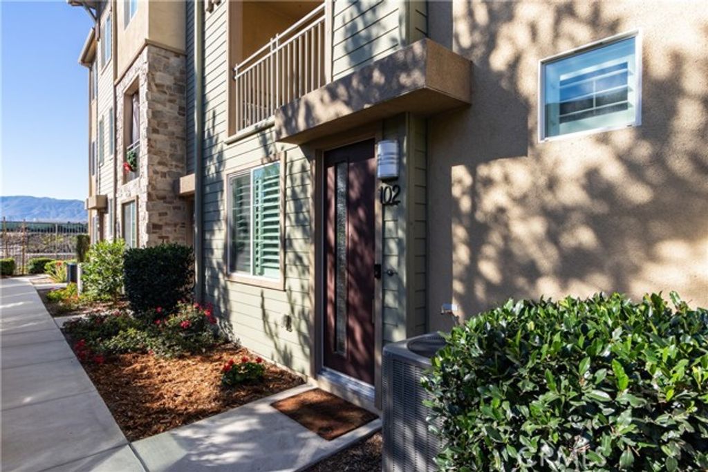 625 Savi Drive 102, Corona, CA 92878