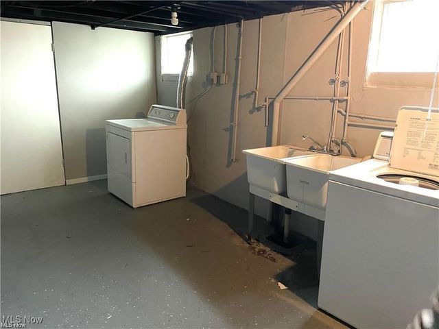 2119 Waterbury Road, Lakewood, OH 44107