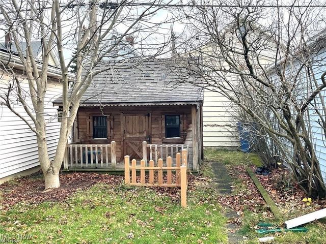 2119 Waterbury Road, Lakewood, OH 44107