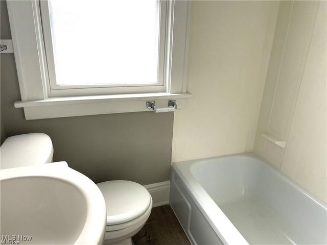 2119 Waterbury Road, Lakewood, OH 44107