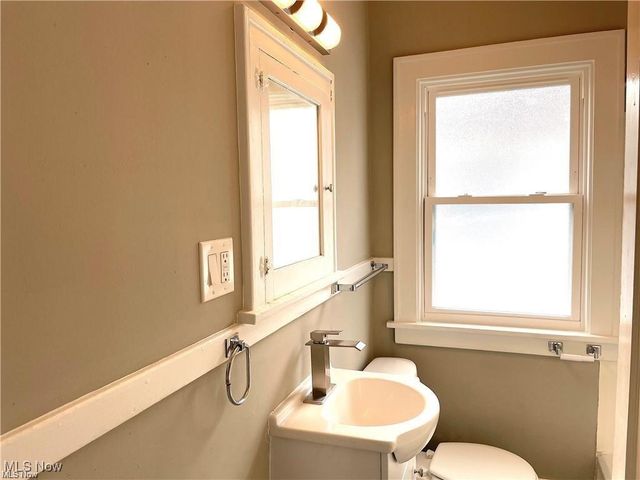 2119 Waterbury Road, Lakewood, OH 44107