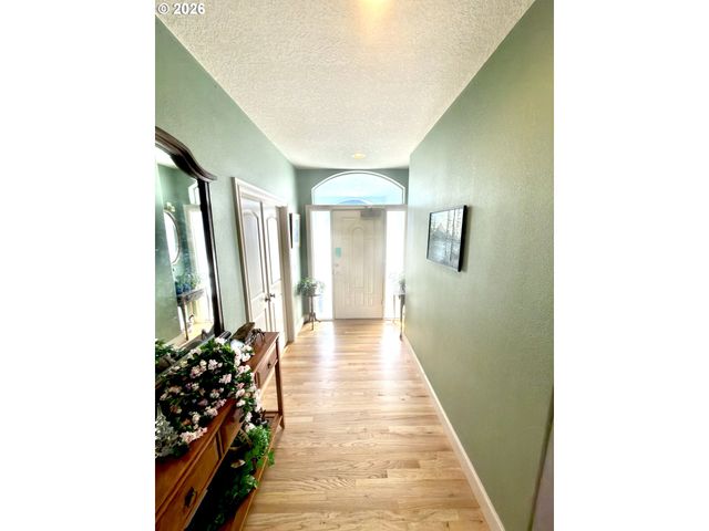 19244 CANTATA Dr, Oregon City, OR 97045