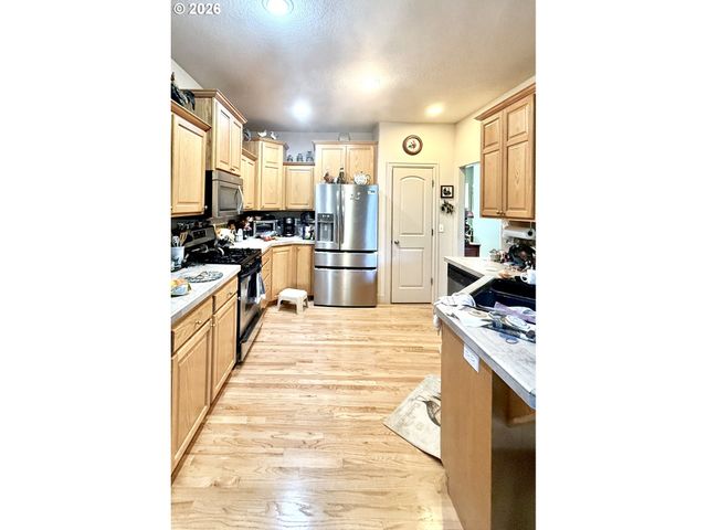 19244 CANTATA Dr, Oregon City, OR 97045