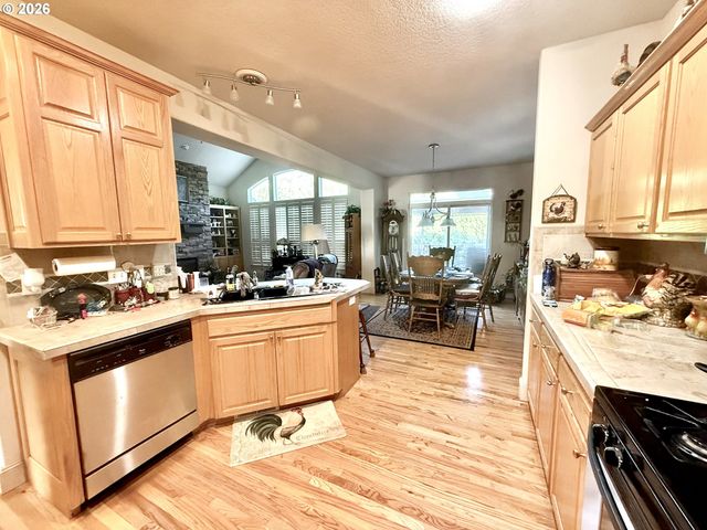 19244 CANTATA Dr, Oregon City, OR 97045