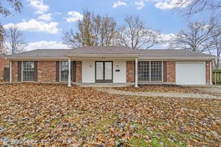 8005 Troutwood Ct, Louisville, KY 40219