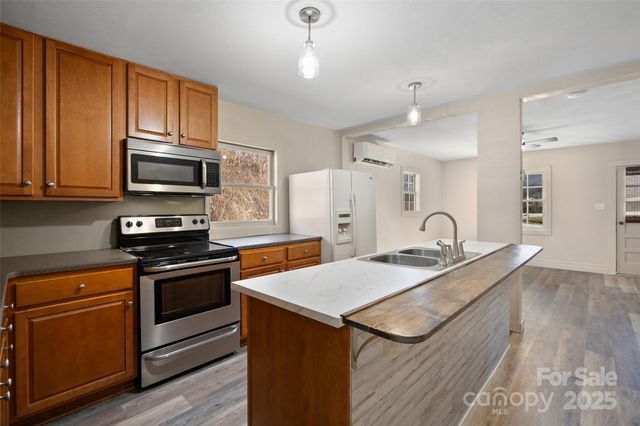 1901 Murray Road, Canton, NC 28716