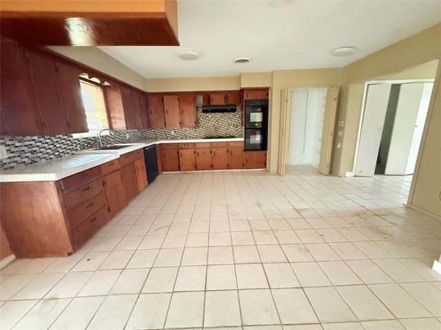 4100 Mockingbird Lane, Bay City, TX 77414