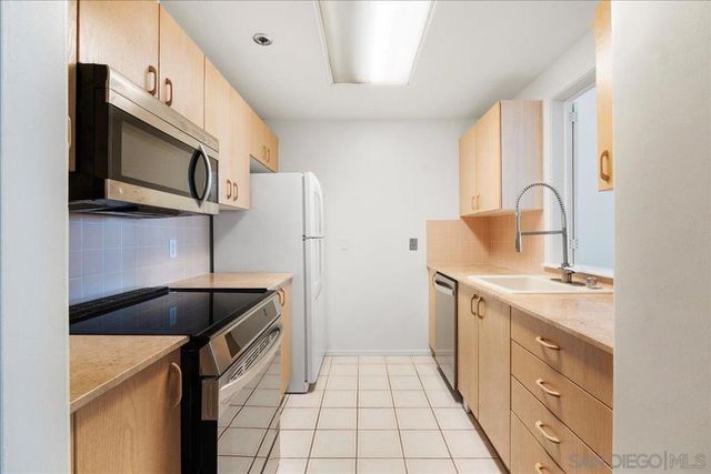 3890 Nobel Dr 1104, San Diego, CA 92122