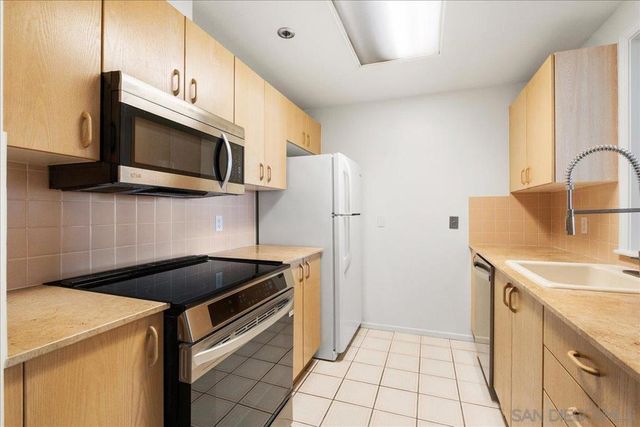 3890 Nobel Dr 1104, San Diego, CA 92122