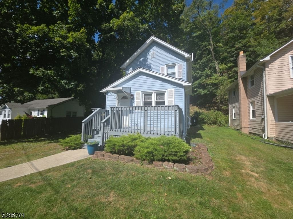 7 Chestnut St, Mount Arlington Boro, NJ 07856